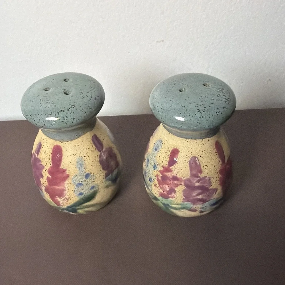 Handmade‎ Studio Art Pottery Floral Sponge Paint Salt Pepper Shakers Vintage 90s